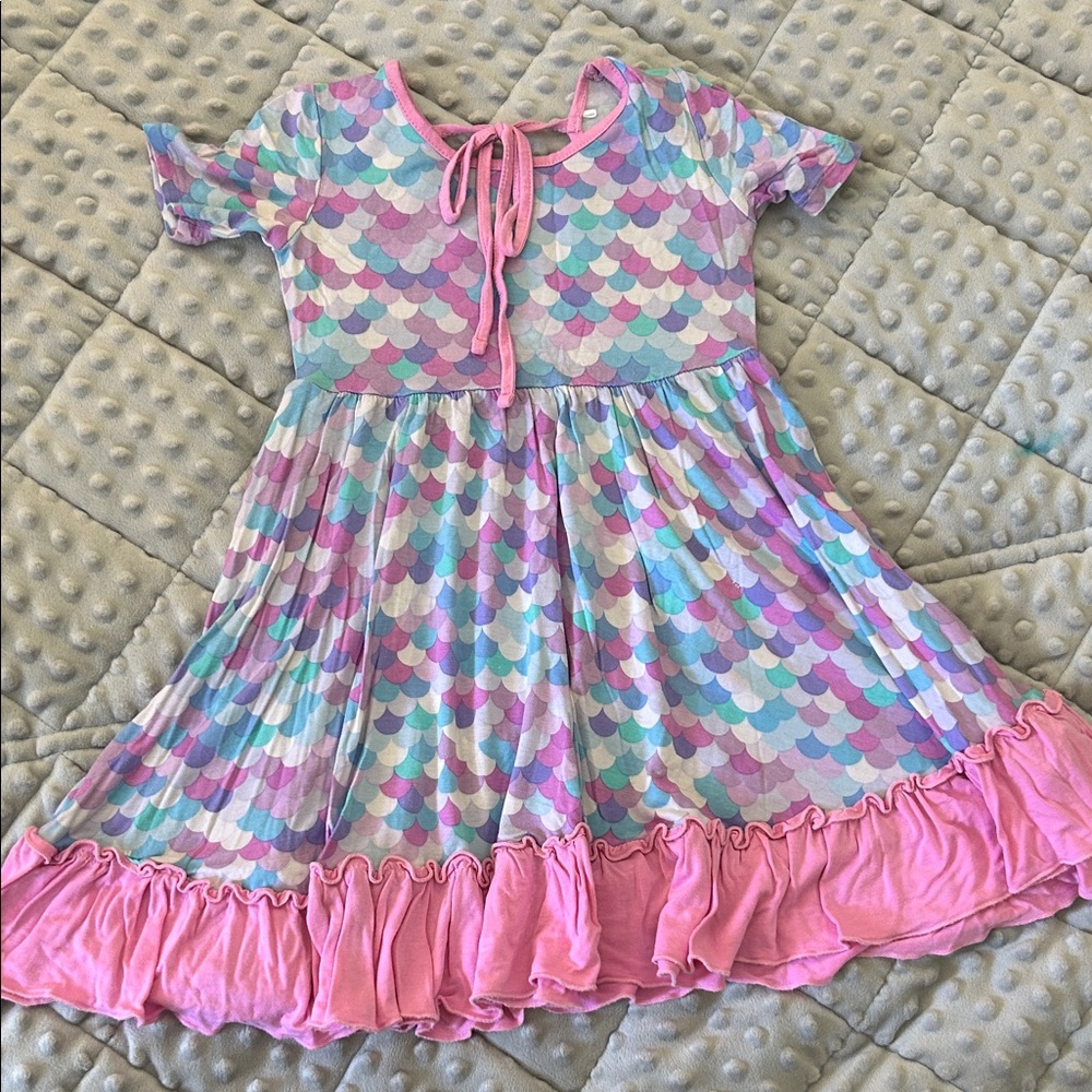 Colorful Scallop Pattern Dress with Pink Trim